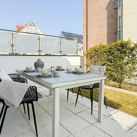 Strand Lodge Apartment *